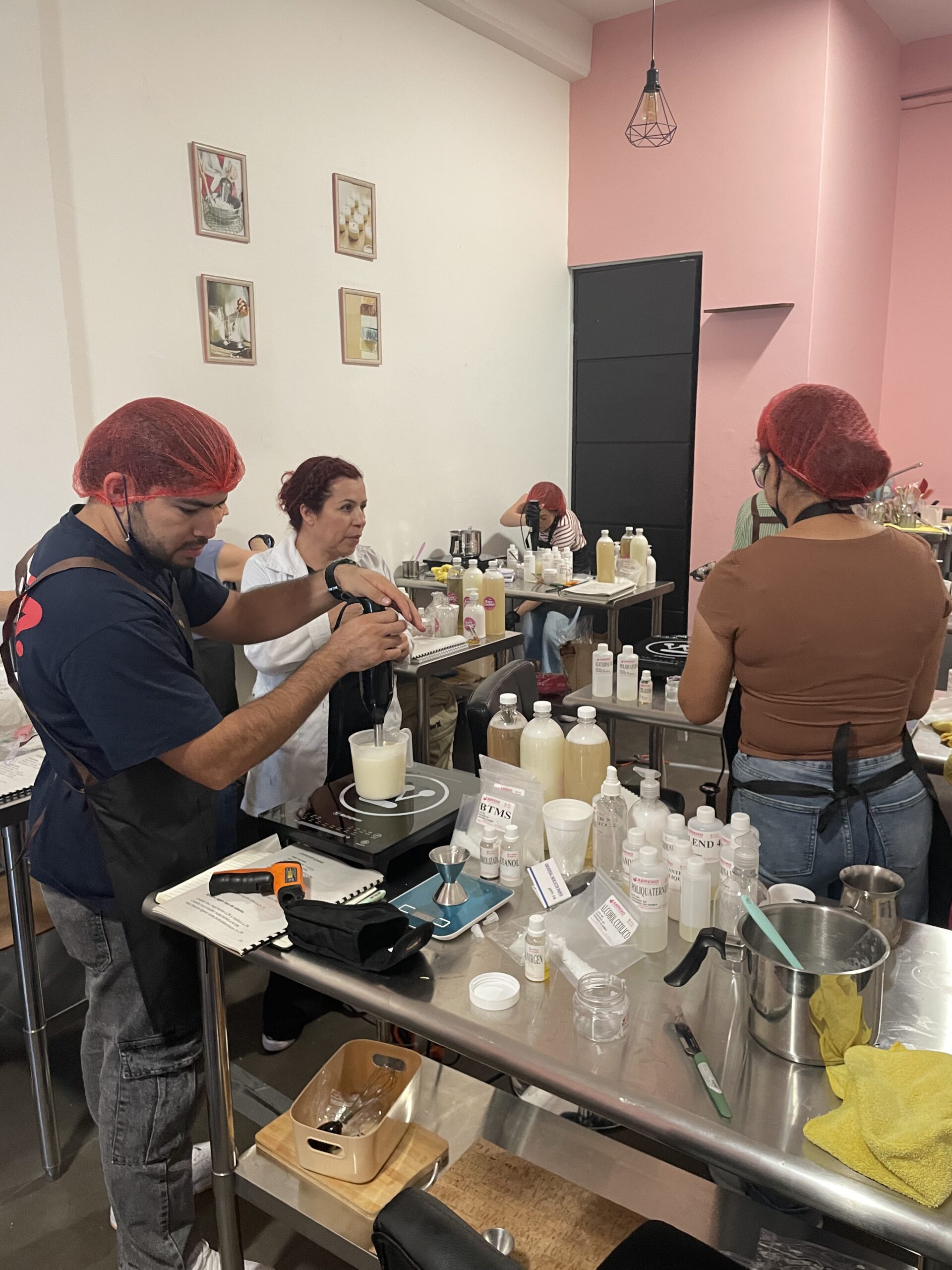 Curso de Shampoo Artesanal Profesional — formulación, pH y tensioactivos con Kary Contigo